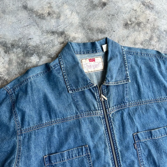 Levi's Classic Blue Denim Shirt - Picture 2 of 5